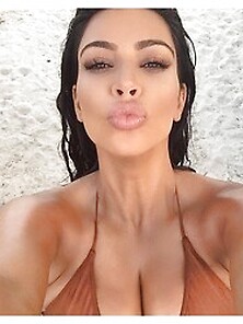 Kim Kardashian Sexy Pics