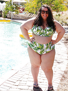 Chubby Women In Swim Suits.