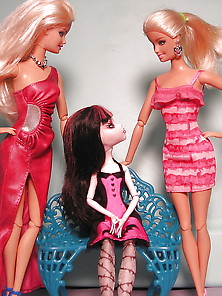 Monster High: Draculaura's Double Trouble.