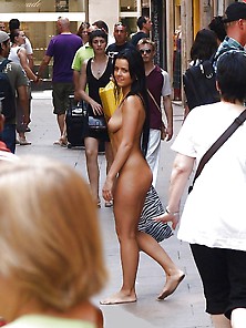 Nude Girl Spent Day At Big City