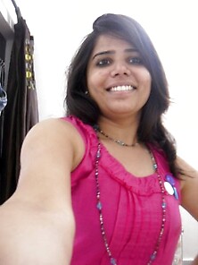 Indian Hot Girlfriend Mirror Selfie