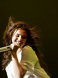 Collection Of Hottie Selena Gomez Performing In Booty Shorts