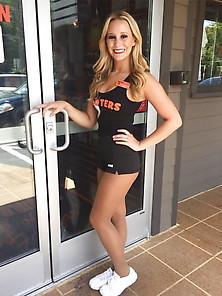 Hooters Girls In Pantyhose