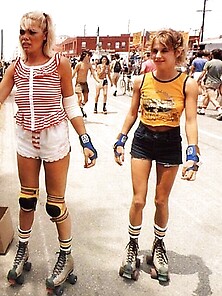 Skater Girls Pleasing Seventies