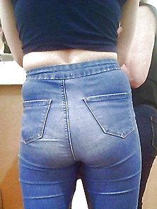 (0Mfg) Big Teen Arse In Blue Jeans With Faceshot