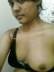 Indian Girl Showing Her Natural Fresh Tits