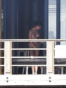 Cara Delevingne Topless !!!