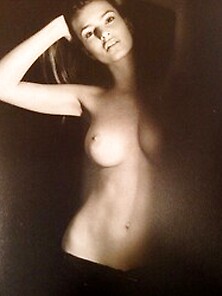 Topless Photos Of Emily Ratajkowski