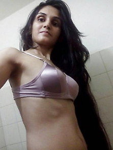 Paki Slim Girl Show Her Nude Body