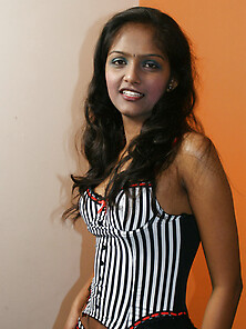 Curvaceous Indian Teen Girlfriend