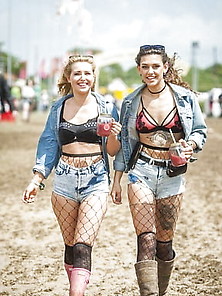 Muddy Festival Chicks