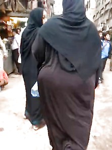 Arab Hijab Abaya Big Ass - Candid 02
