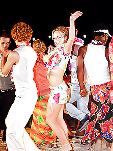 Britney Spears Sexy Hawaii Concert 2000 Mmmmmmmm!!