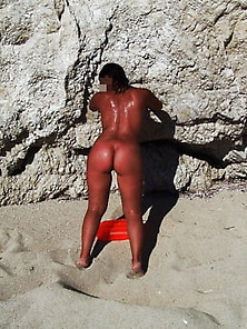 Nuda In Spiaggia