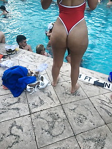 Latin Milf W Amazing Bubble Butt At Public Swimming Pool