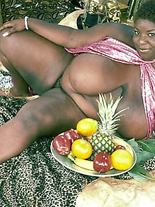 Huge Breasts Kandee Lopes Alone With Her Fruit Bowl