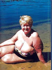 Bbw Matures And Grannies At The Beach 314