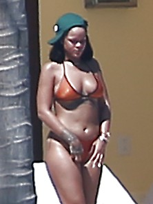 Rihanna Bikini Mexico 4-14-17 (Rough Quality)