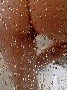 Freundin Beim Duschen.  Girlfriend Takes A Shower.