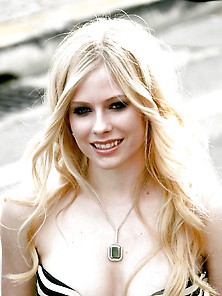 Avril Lavigne Is Single