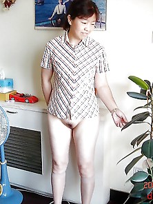 Lovely Chinese Middle-Aged Wife Filthy Naked Body