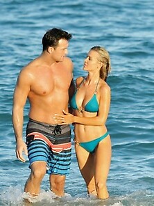 Joanna Krupa Dry Humping Her Bf In A Beach