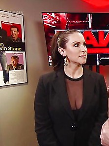 Stephanie Mcmahon Cleavage - Wwe Raw 31-01-2017