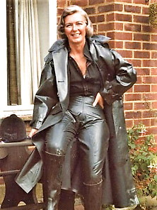 Helen - Amateur Leather Lover