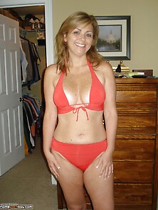 Cute Amateur Wife Posing Topless