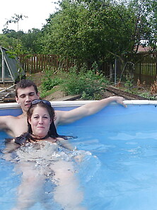 Amateur Couple In The Pool