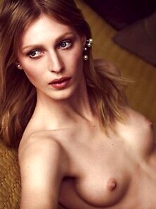 Julia Nobis Nude