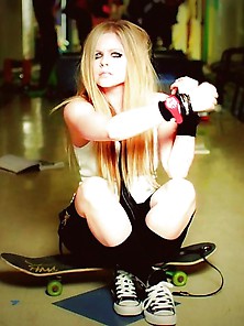 Avril Lavigne Vs.  Gwen Stefani