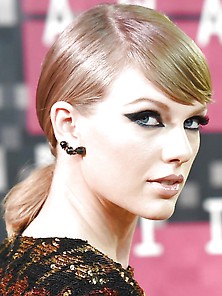 Taylor Swift At Mtvs Vma 2015