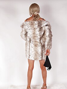 42 Rachelsexymaid In Fur