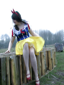 An Innocent And Chaste Snow White 2
