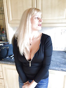 Sexy Busty Mature Milf Maggie