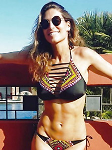 Laury Thilleman(2)