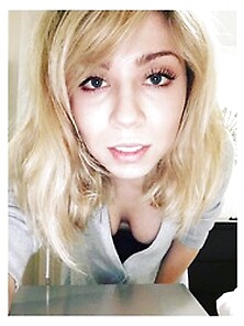 Sexy Selfie Of Jennette Mccurdy