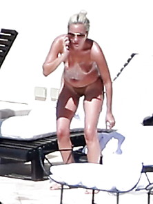 Lady Gaga Topless In Mexico