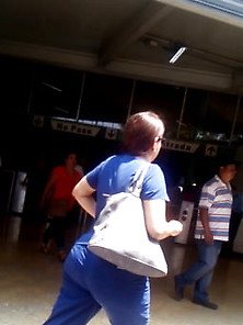 Morrita Enfermera En Estacion Del Metro De Monterrey