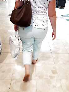 Hot Mom In The Mall