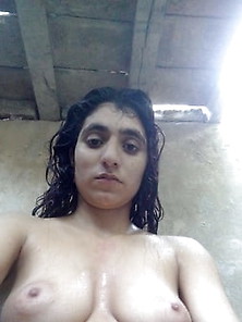 Indian Muslim Wife Showing Her Boobs And Pussy