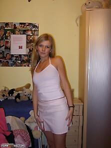 Blonde Amateur Teen Girl Posing For Boyfriend