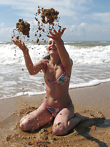 Amateur Gf Nude At Beach