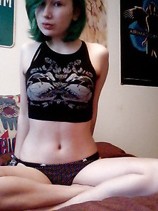Ys92: Crop Top And Panties To The Side