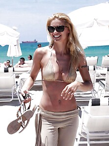 Michelle Hunziker Uber-Sexy Fresh Bathing Suit Pictures