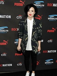 Demi Lovato Pose For Fans At The Roc Nation Grammy Brunch