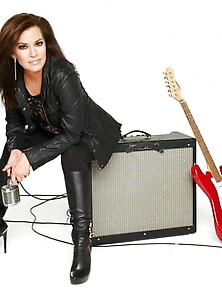 Female Celebrity Boots & Leather - Robin Meade