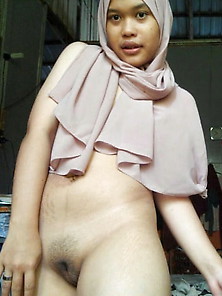 Hijab Teen Nude Selfie