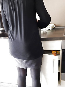 Hausfrau In Strumpfhose